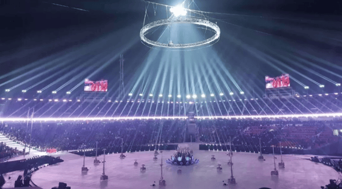 【2022相约北京】昨夜，鸿彩用璀璨灯光，献上最完美的谢幕