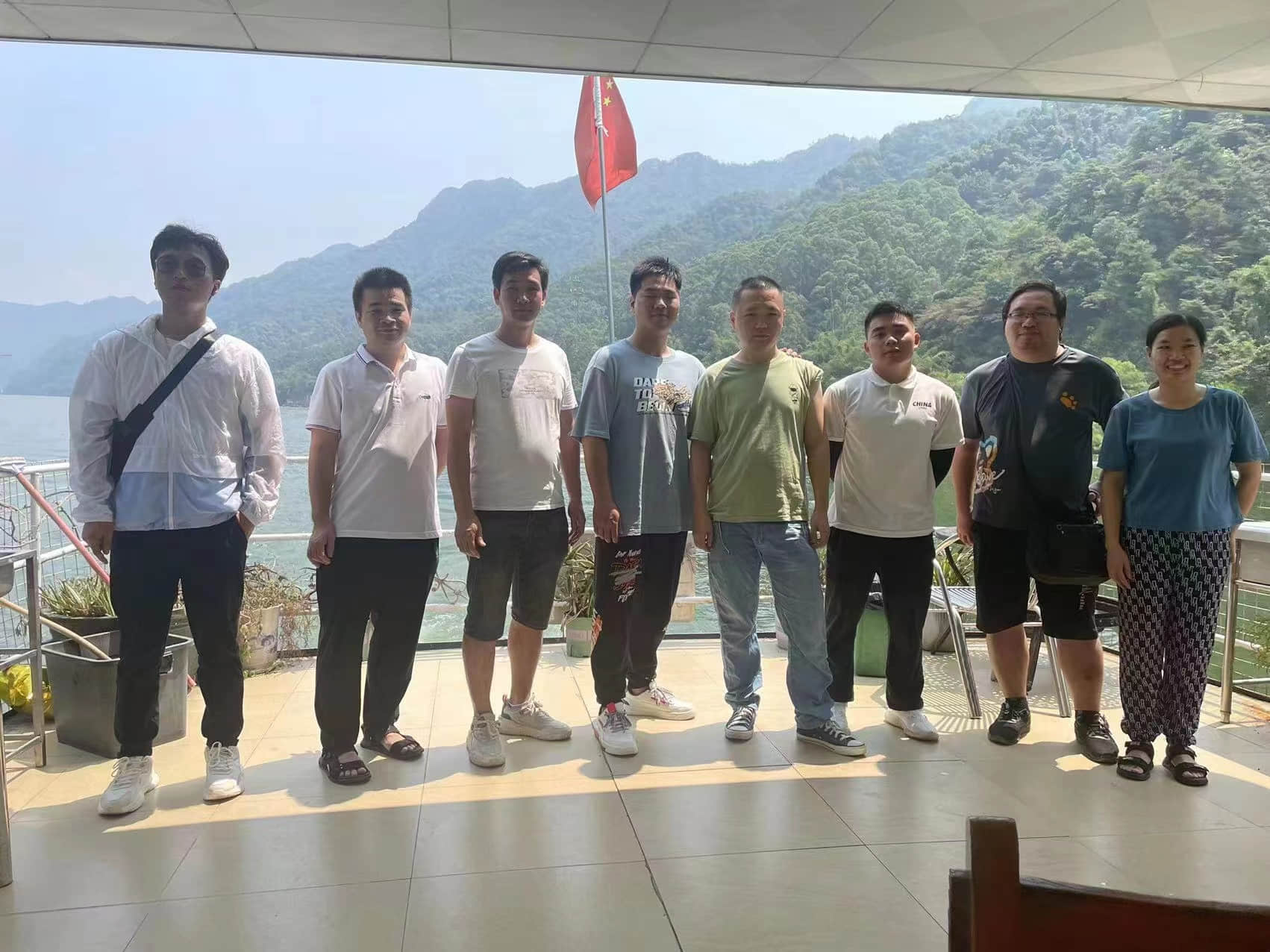 刺激一夏！鸿彩灯光清远古龙峡漂流团建