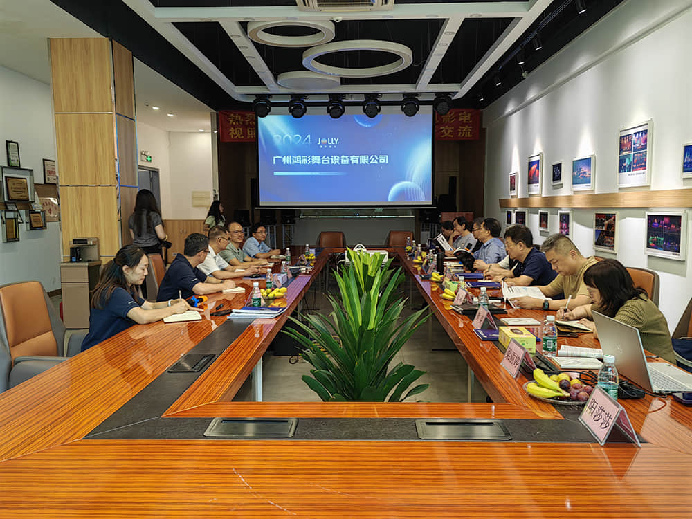 热烈欢迎中国照明学会舞台电影电视照明专业委员会专家们莅临公司调研交流