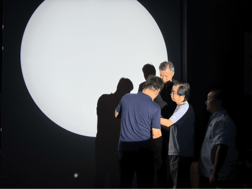 热烈欢迎中国照明学会舞台电影电视照明专业委员会专家们莅临公司调研交流