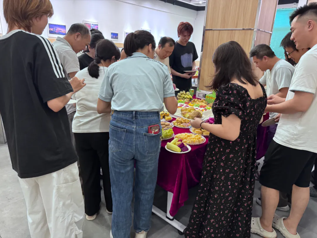 【鸿彩大家庭Q3集体生日会】有幸遇见，并肩同行！