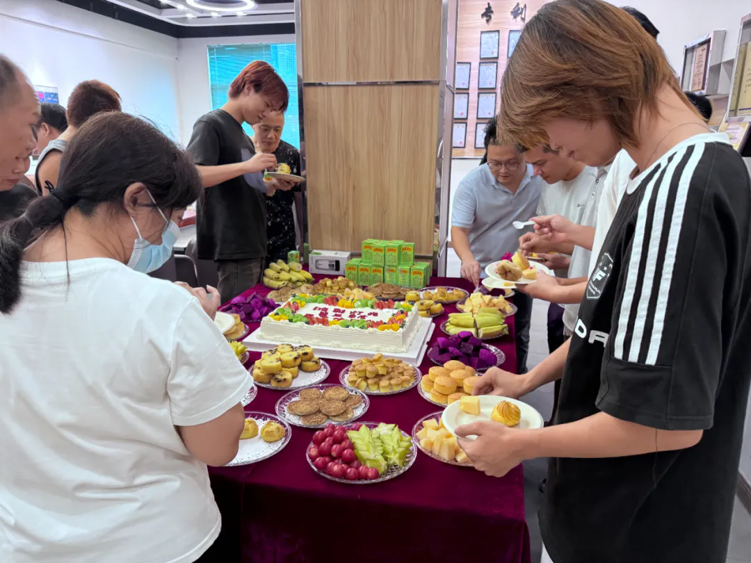 【鸿彩大家庭Q3集体生日会】有幸遇见，并肩同行！