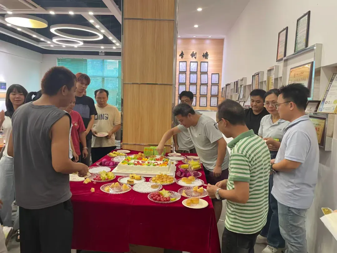 【鸿彩大家庭Q3集体生日会】有幸遇见，并肩同行！