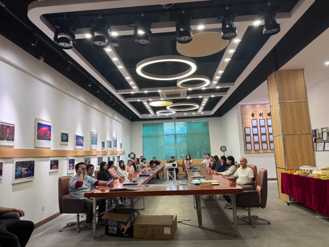 【鸿彩大家庭Q4集体生日会】生日快乐，愿温暖常伴!