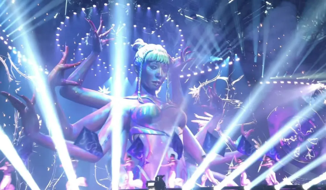 巨蟒出没！Jolin蔡依林化身“蛇姬”震撼登场