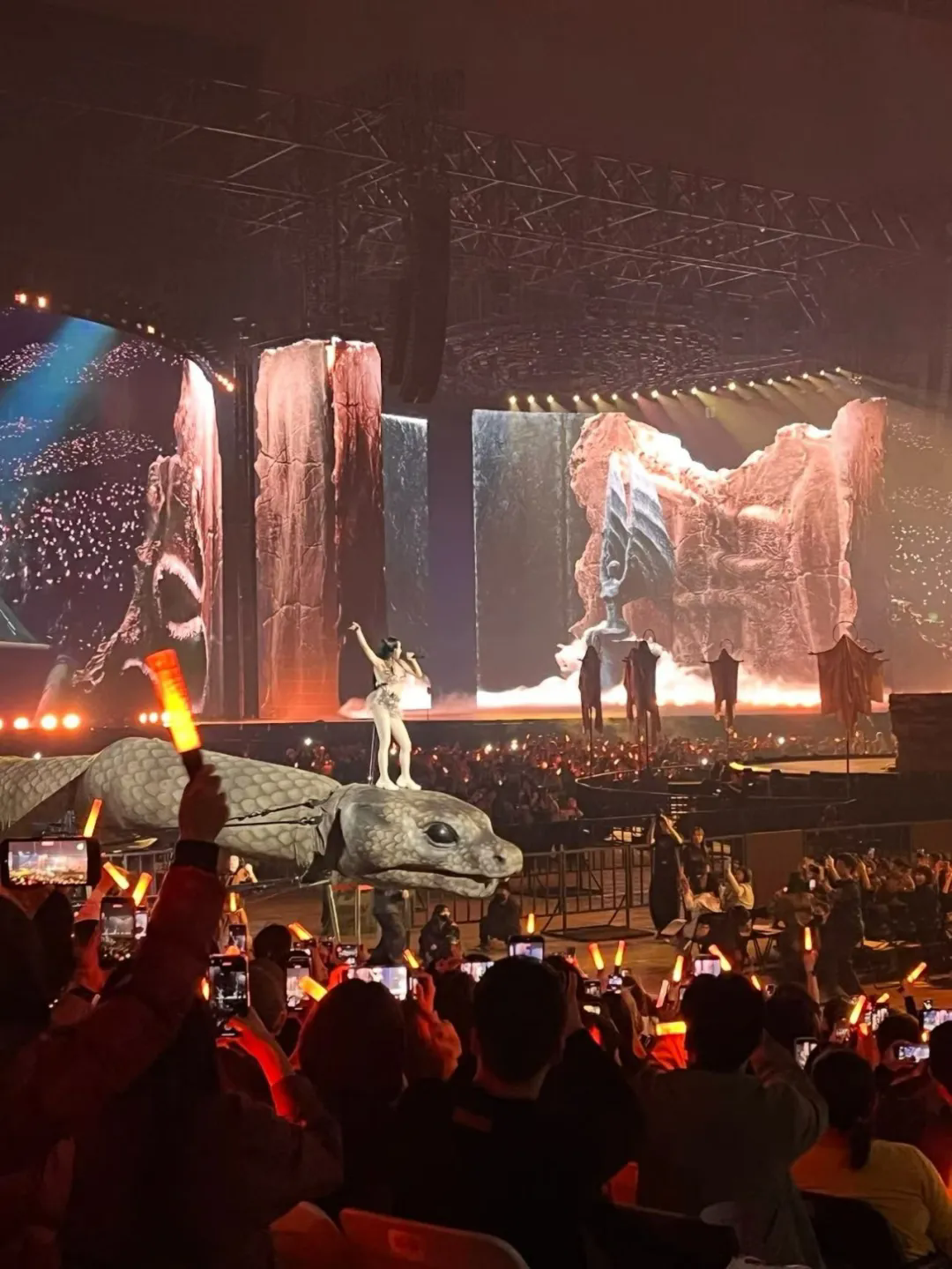 巨蟒出没！Jolin蔡依林化身“蛇姬”震撼登场