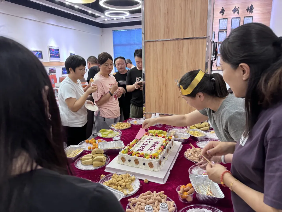 【鸿彩大家庭Q1集体生日会】春启新程，共赴生辰之约！