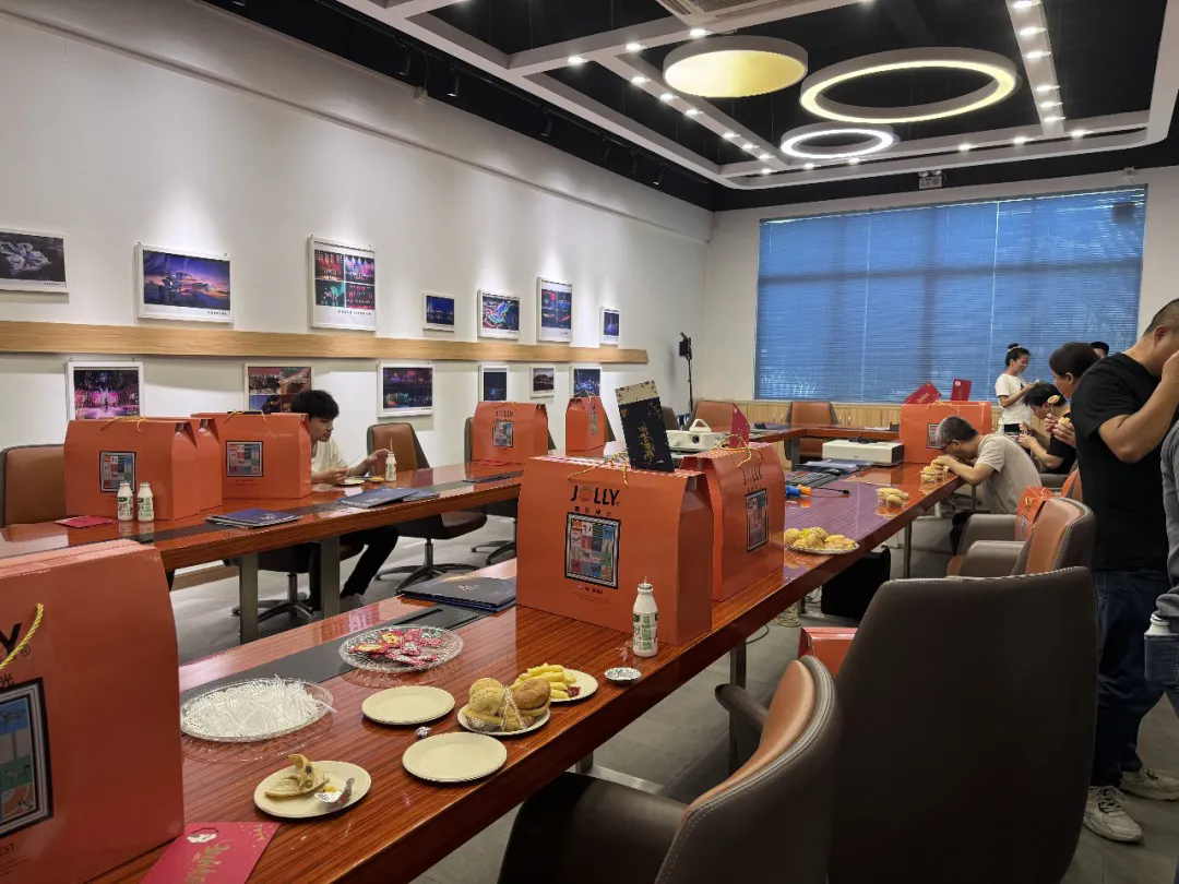 【鸿彩大家庭Q1集体生日会】春启新程，共赴生辰之约！