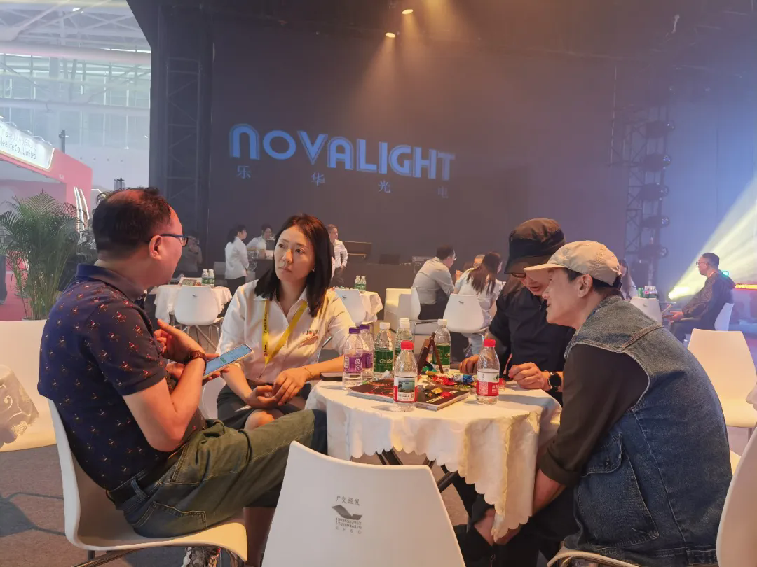 聚焦首日盛况，鸿彩灯光闪耀2026 GETshow