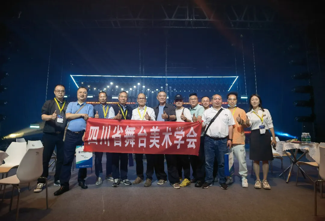 聚焦首日盛况，鸿彩灯光闪耀2026 GETshow