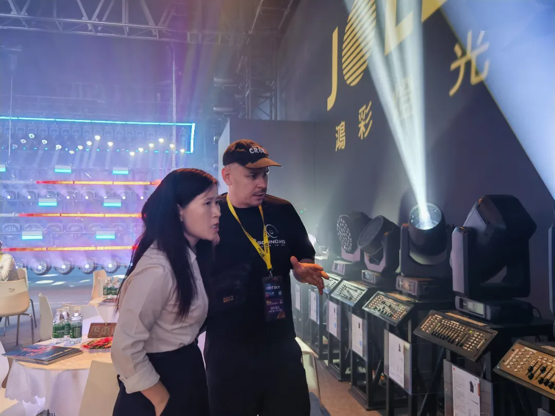 聚焦首日盛况，鸿彩灯光闪耀2026 GETshow