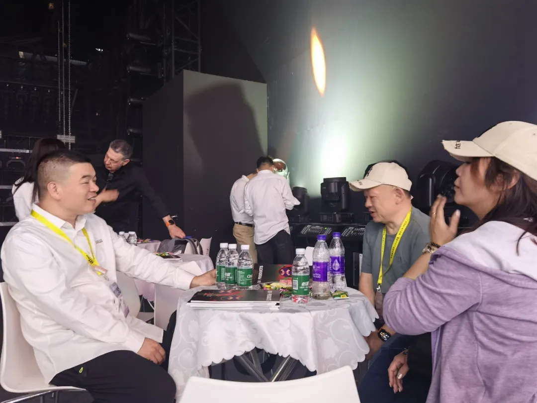 聚焦首日盛况，鸿彩灯光闪耀2026 GETshow