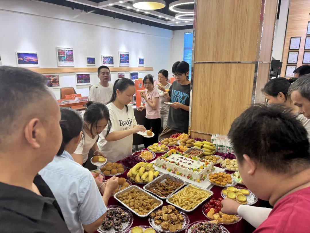 【鸿彩大家庭Q2集体生日会】快乐生辰激活沁夏时光！
