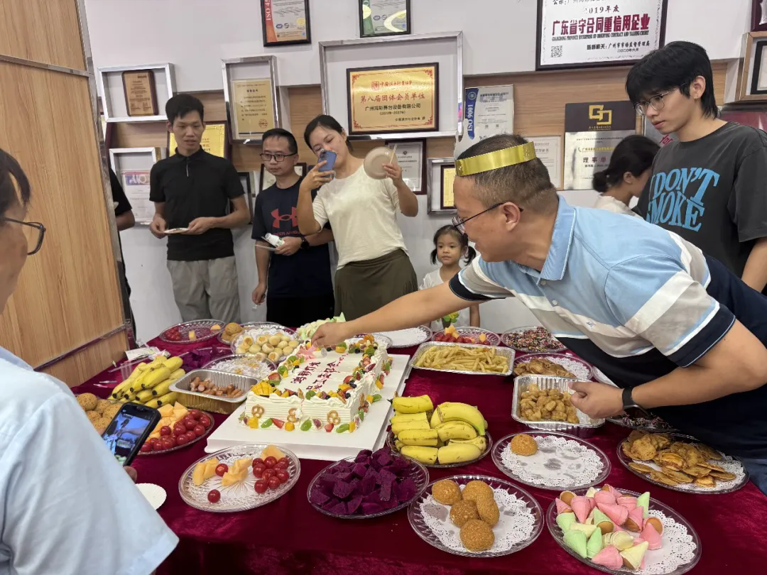 【鸿彩大家庭Q2集体生日会】快乐生辰激活沁夏时光！