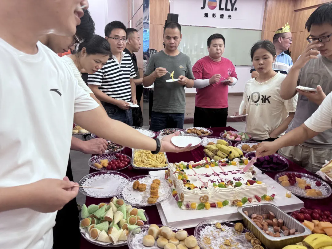【鸿彩大家庭Q2集体生日会】快乐生辰激活沁夏时光！