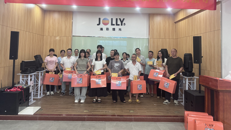 【鸿彩大家庭Q3集体生日会】秋日生辰，与光同行