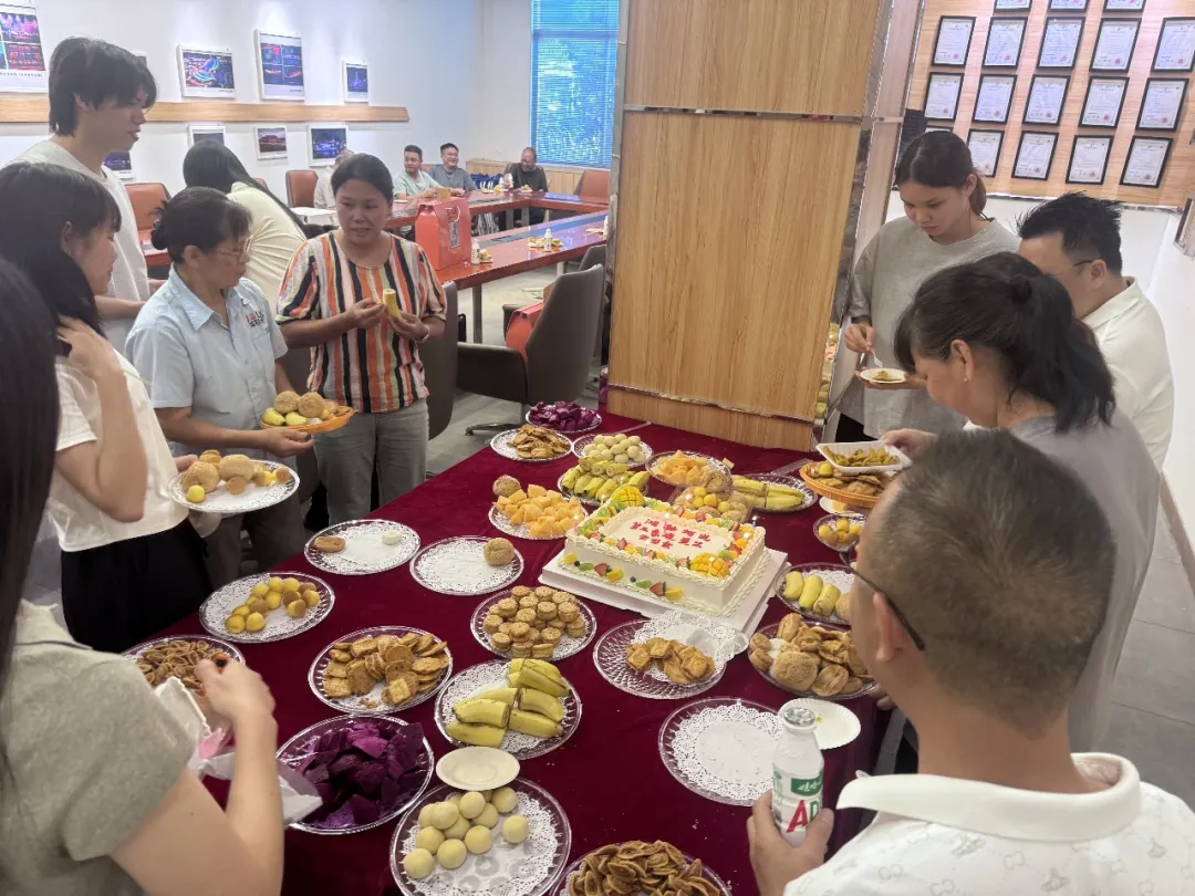 【鸿彩大家庭Q3集体生日会】秋日生辰,与光同行 【鸿彩大家庭Q3集体生日会】秋日生辰,与光同行