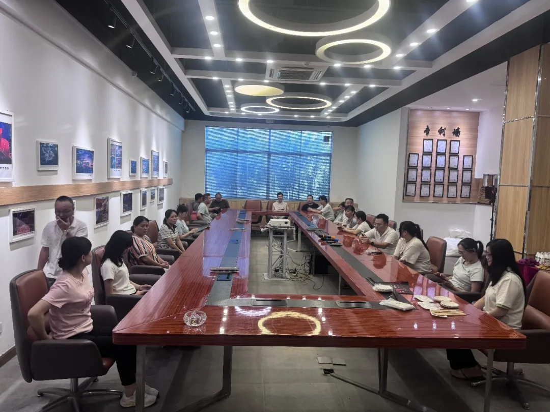 【鸿彩大家庭Q3集体生日会】秋日生辰,与光同行 【鸿彩大家庭Q3集体生日会】秋日生辰,与光同行