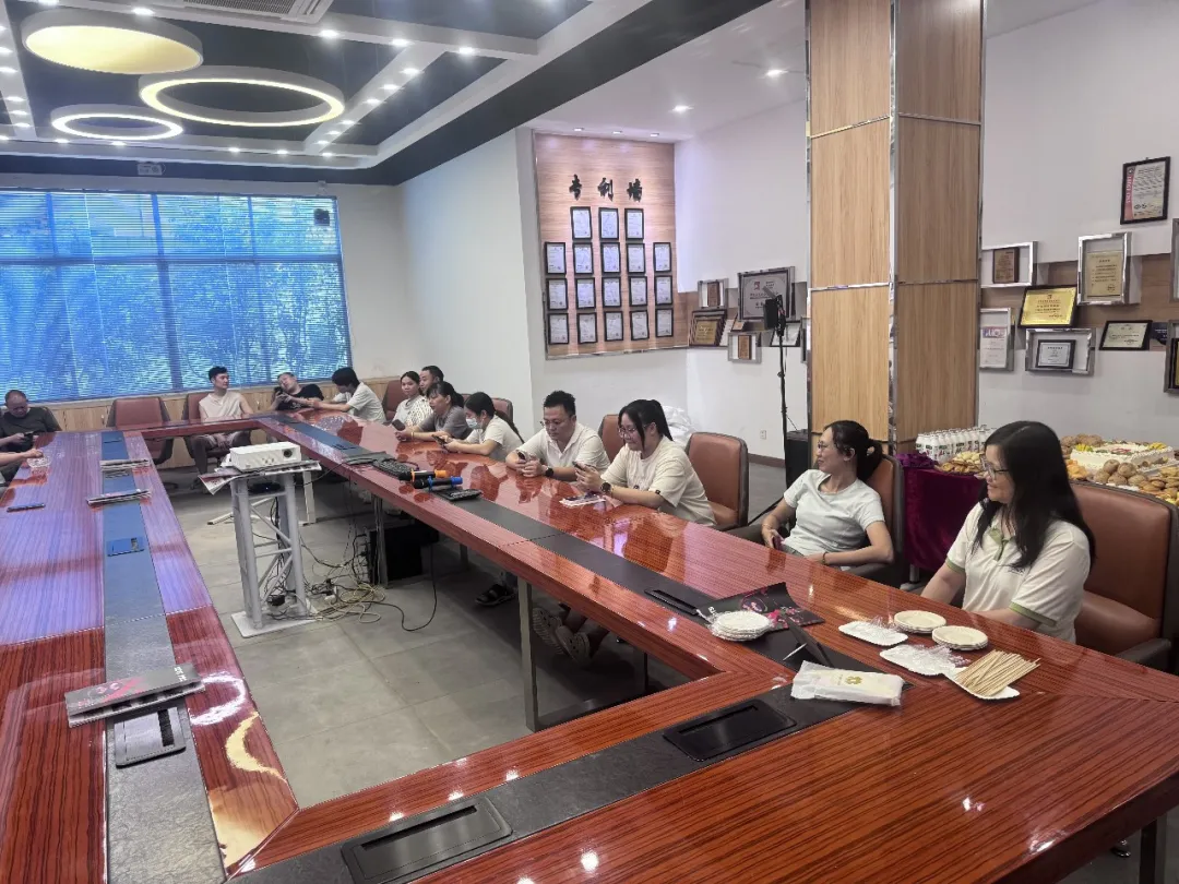 【鸿彩大家庭Q3集体生日会】秋日生辰,与光同行 【鸿彩大家庭Q3集体生日会】秋日生辰,与光同行