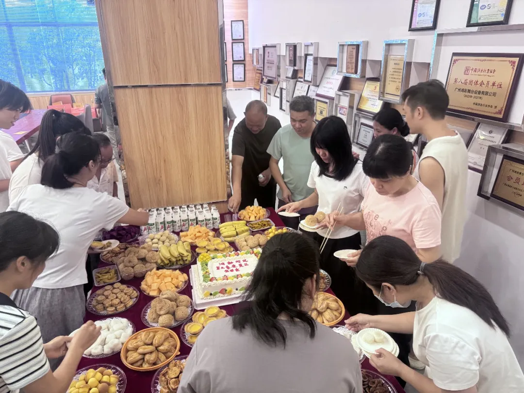 【鸿彩大家庭Q3集体生日会】秋日生辰,与光同行 【鸿彩大家庭Q3集体生日会】秋日生辰,与光同行