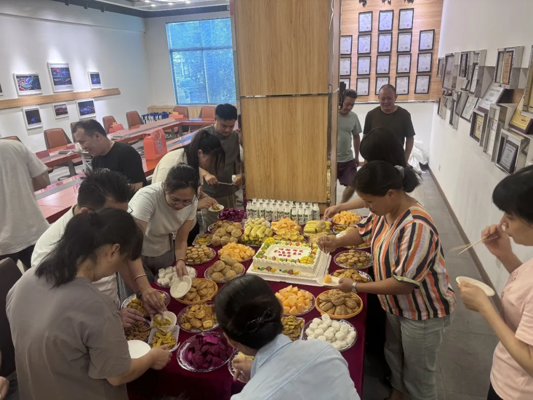 【鸿彩大家庭Q3集体生日会】秋日生辰,与光同行 【鸿彩大家庭Q3集体生日会】秋日生辰,与光同行