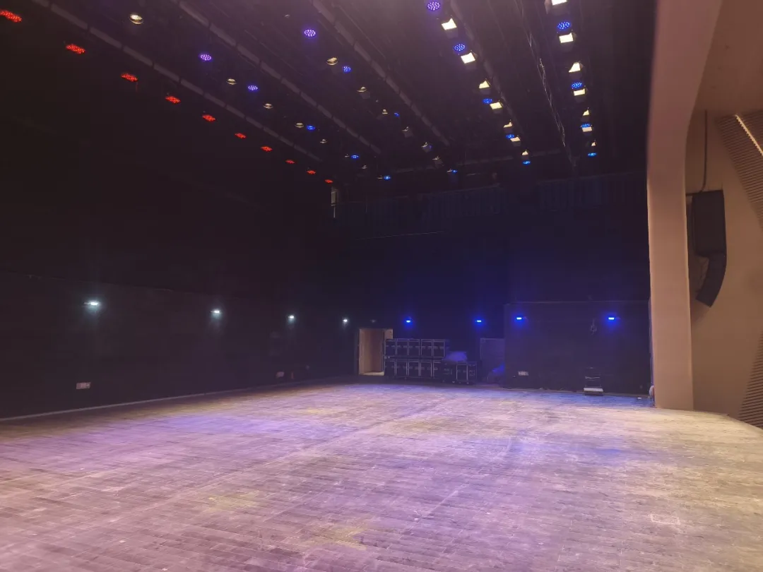 【深圳坂田文体中心】鸿彩灯光专业舞台光效,适配全类型演出,让每帧画面都清晰 【深圳坂田文体中心】鸿彩灯光专业舞台光效,适配全类型演出,让每帧画面都清晰